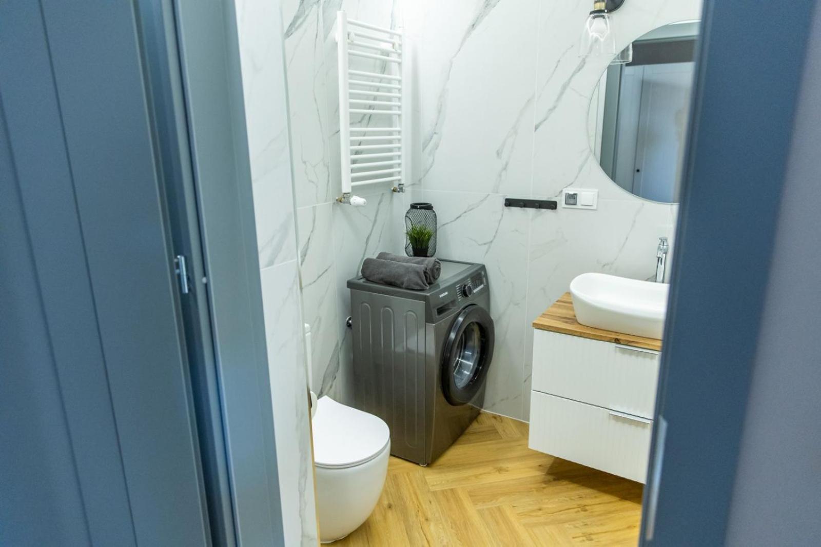 Solar Apartments I Stare Miasto 10Min I Priv Parking Free I Winda I Balkon Torun Bagian luar foto